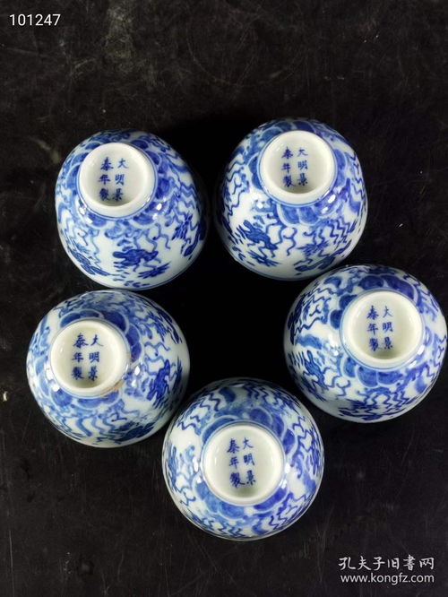 精品 大明景泰年制 手繪青花花卉紋杯 器型規(guī)整 色彩搭配合理 保存完好無(wú)損 尺寸如圖買家自鑒