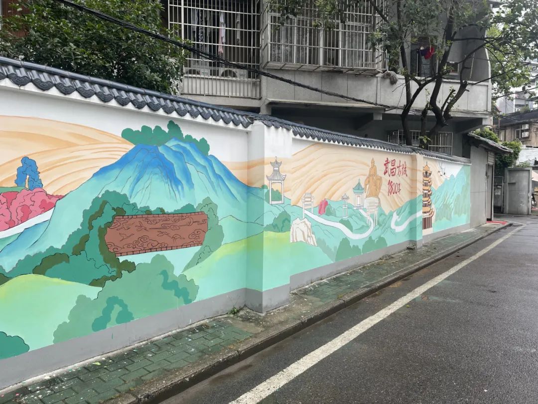 武昌古城文化手繪墻全景除了硬件設施的提升,西廠口社區借助獨特的